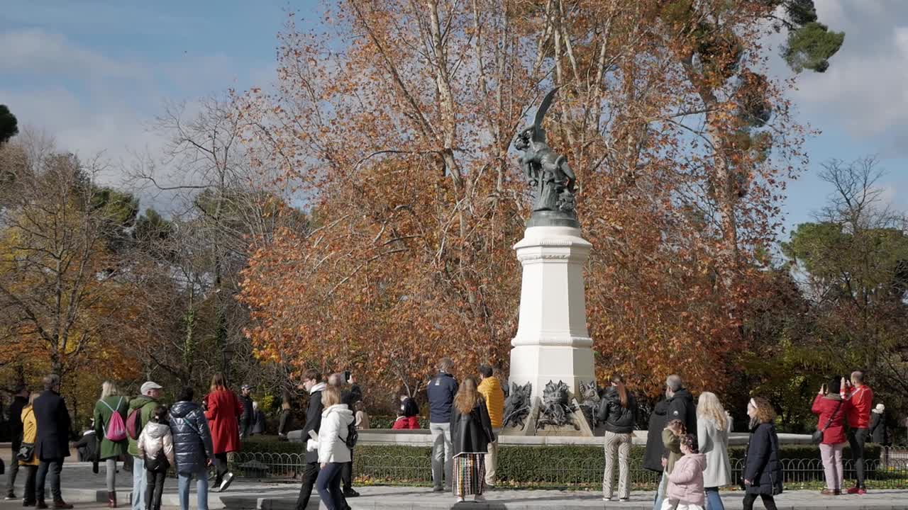 Sculptor of this monument Ricardo Bellver