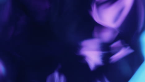 la luz multicolor filtra imágenes de 4k sobre fondo negro, vídeo estilizado, transiciones, efecto bokeh