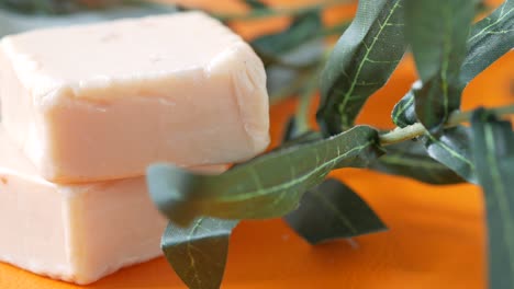 las barras de jabón rosas