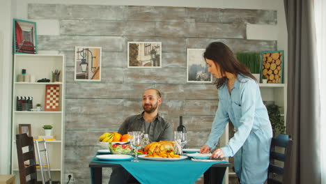 Beautiful-young-woman-greeting-parents-in-law