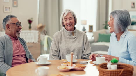 Freunde,-Senioren-Und-Lachen-Beim-Tee