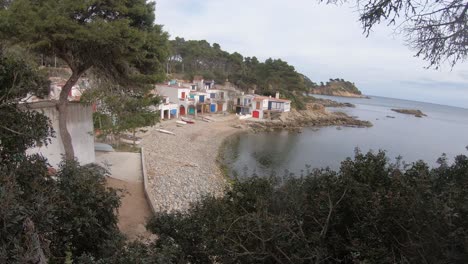 Un-Hermoso-Pueblo-De-Pescadores-Con-Vistas-En-La-Costa-Brava,-España,-Cataluña