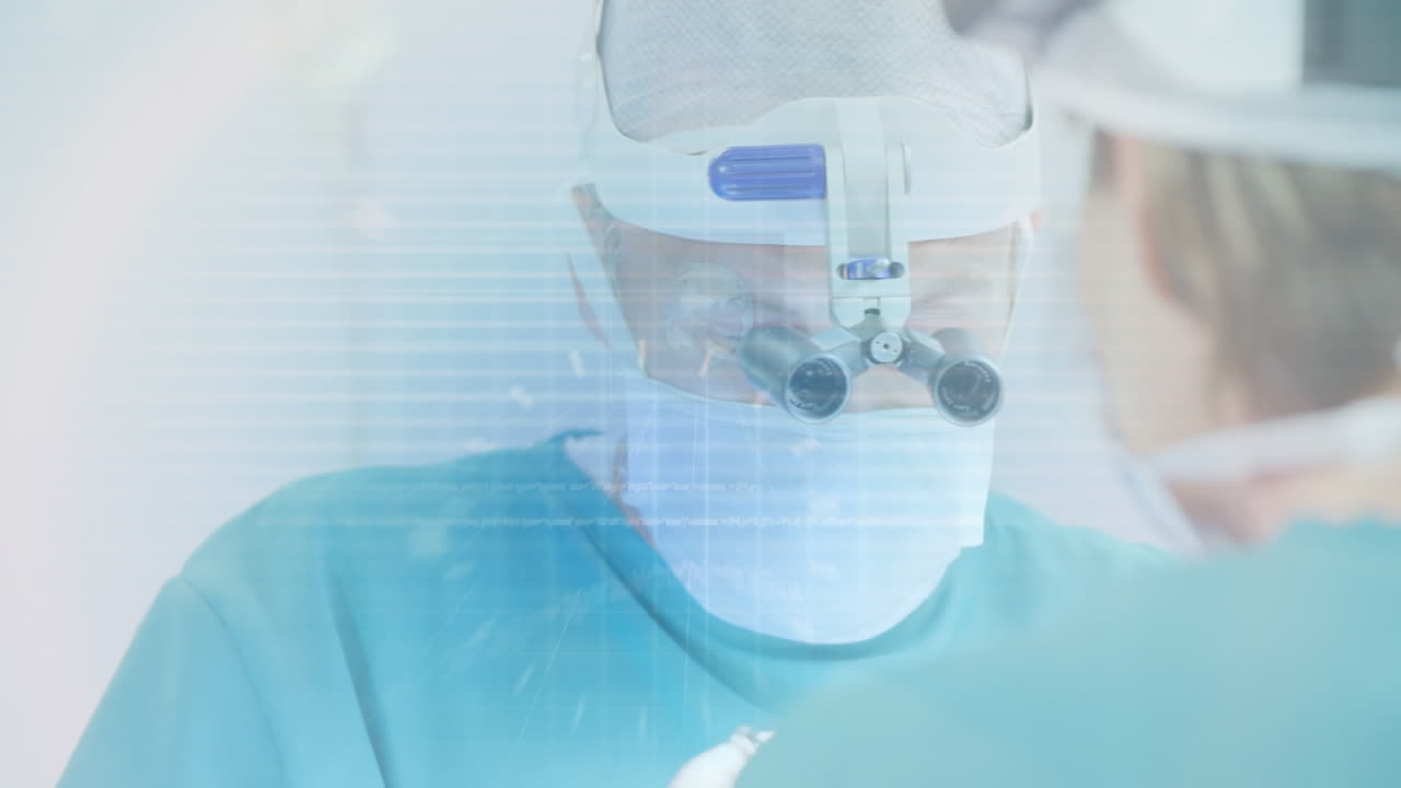 animación de la interfaz digital sobre el cirujano caucásico en la sala de operaciones