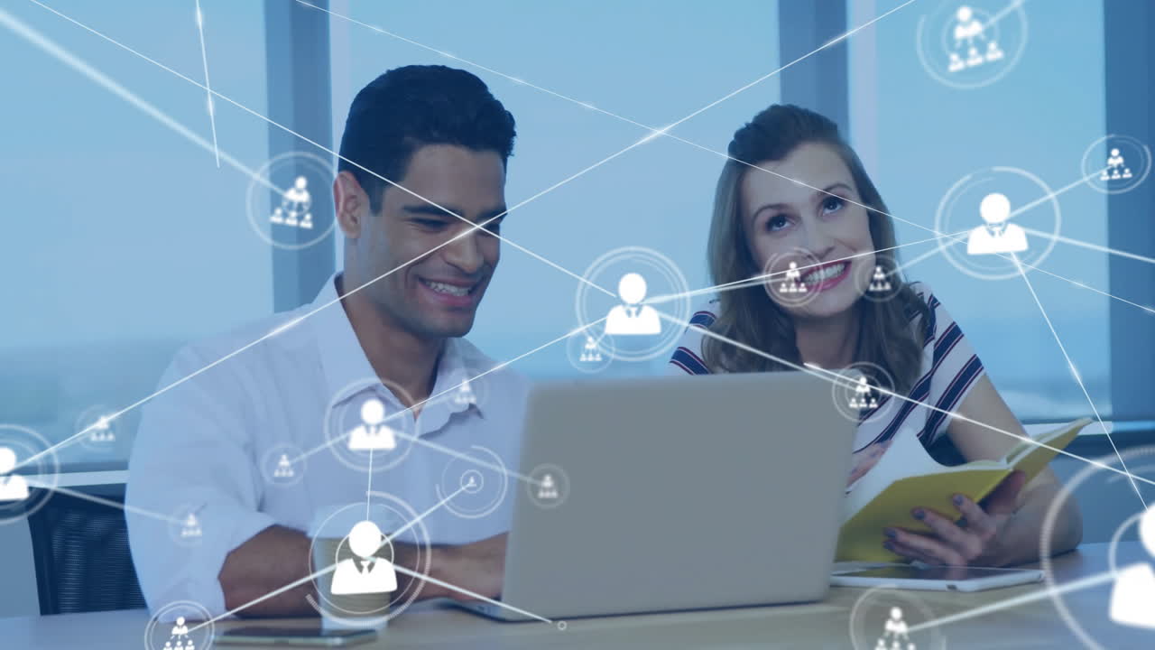 animación de la red de conexiones con las personas iconos sobre diversas personas de negocios en la oficina