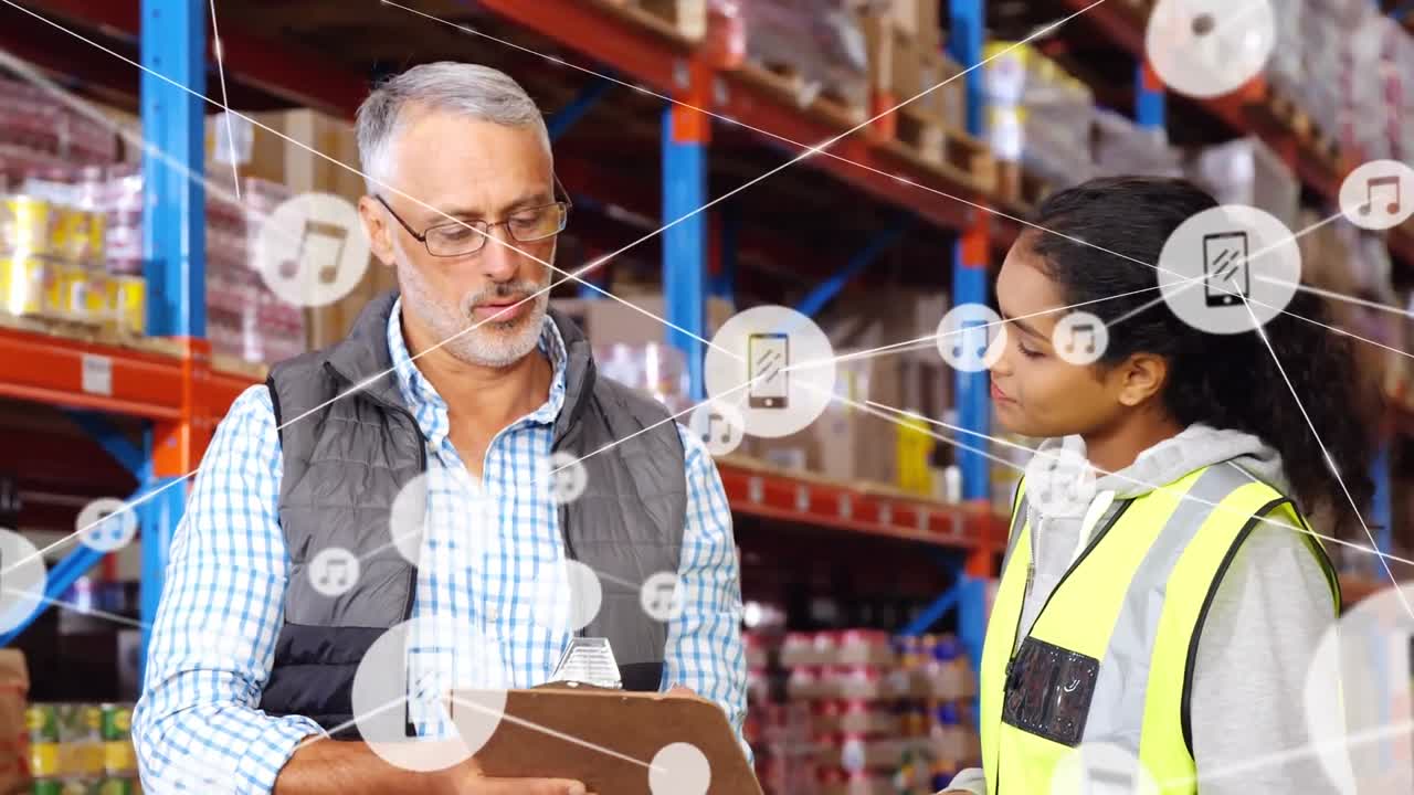animación de redes de conexiones con iconos sobre personas que trabajan en el almacén