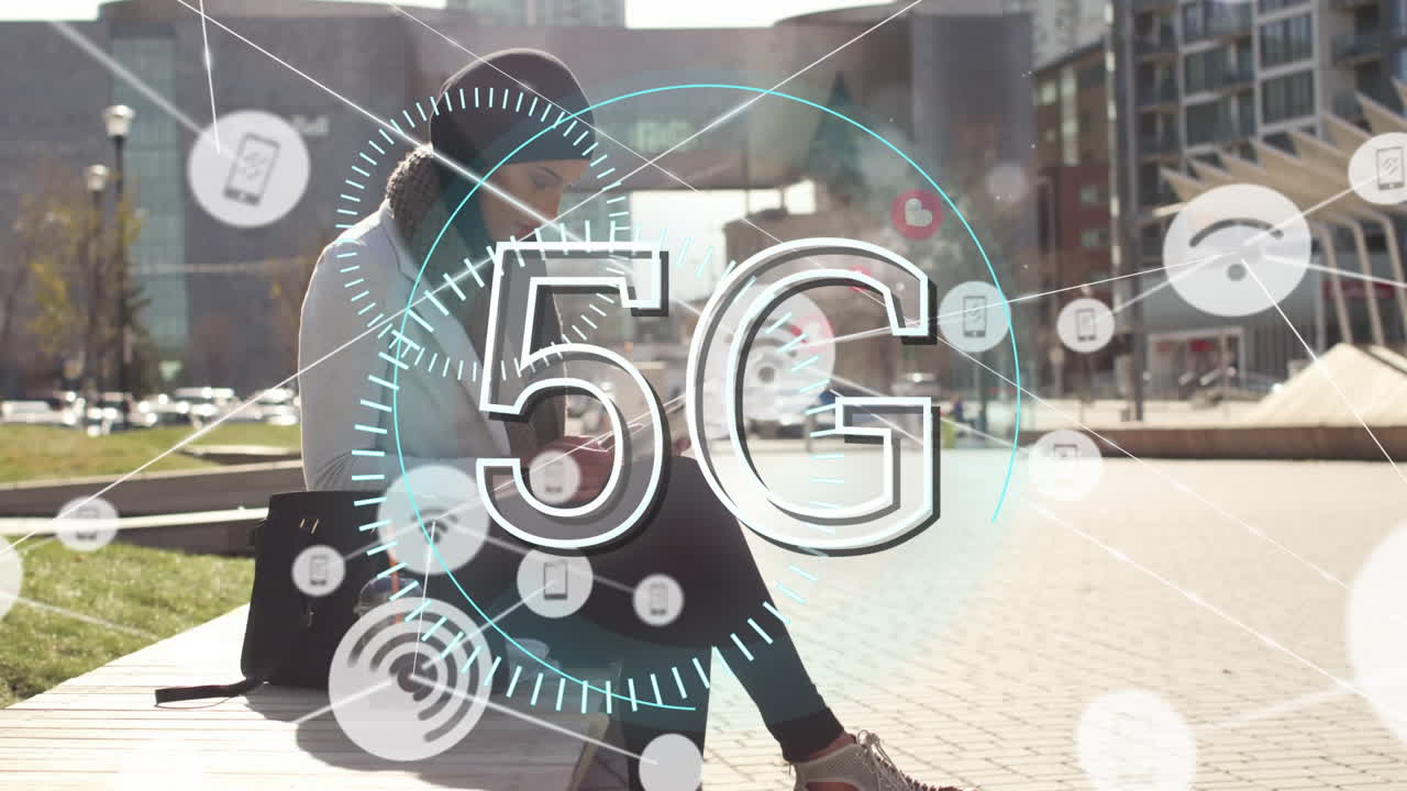 디지털 태블릿을 사용하여 히자브를 입은 여성에 대한 연결 네트워크를 통해 5g 텍스트