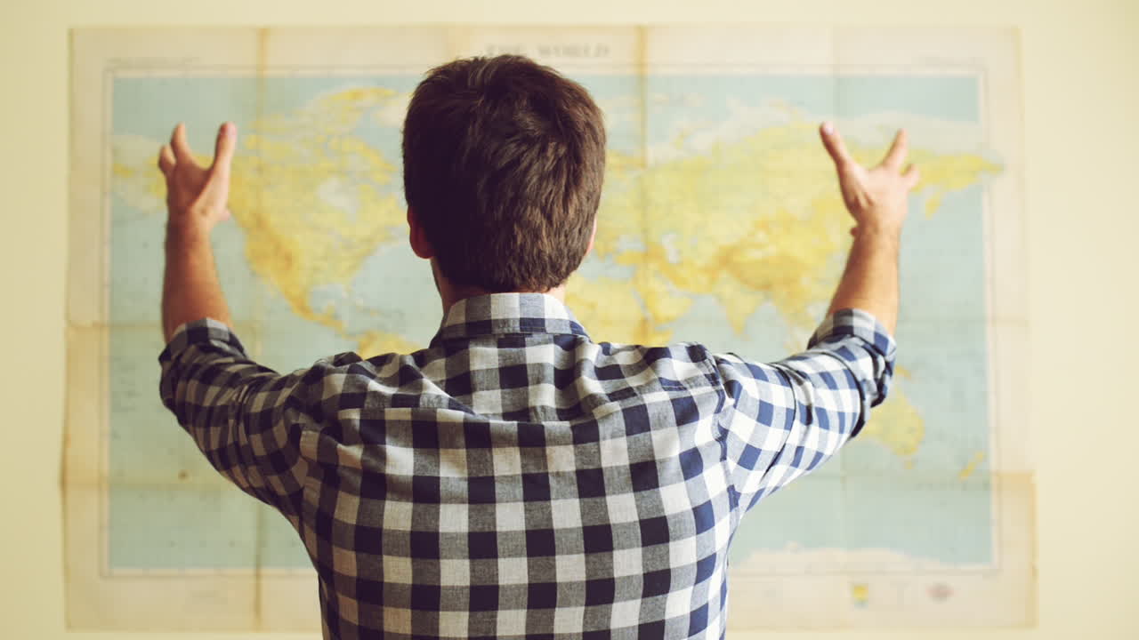 el joven planea conquistar el mundo.