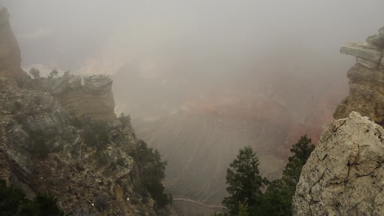 그랜드 캐년 가장자리의 돌리 모션