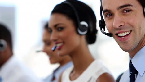 Grupo-De-Agentes-En-Un-Call-Center