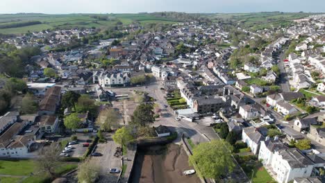 centro de la ciudad de kingsbridge devon reino unido creciente drone vista aérea