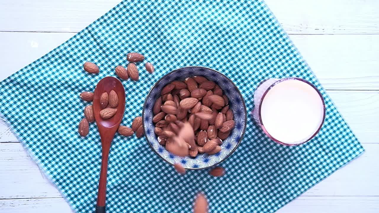 아몬드와 아몬드 우유