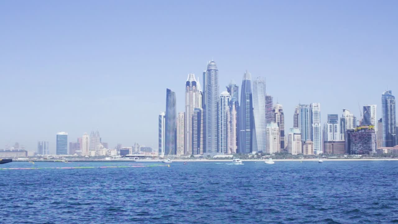 ドバイのスカイライン ウォーターフロント