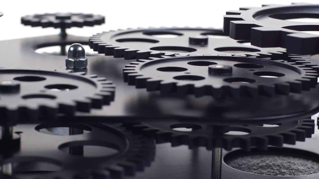 fotografía de cerca de las ruedas de engranajes negras girando