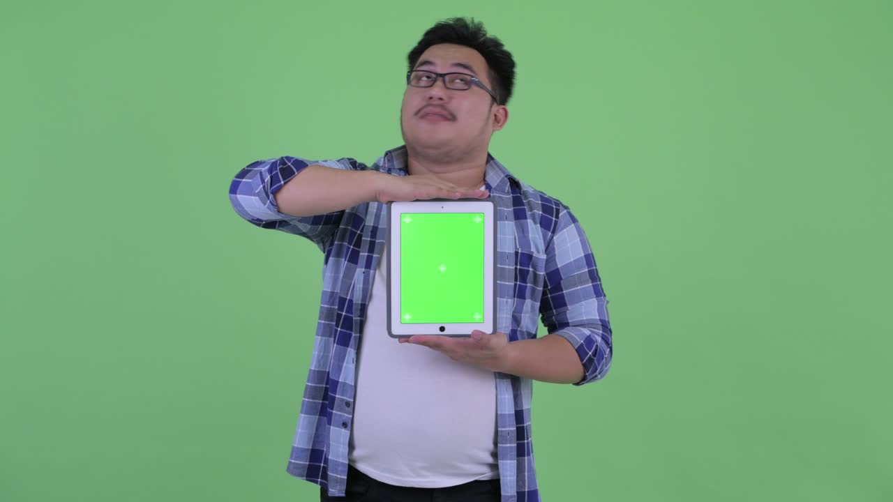 멋진 젊은 과체중 아시아 스터 남자