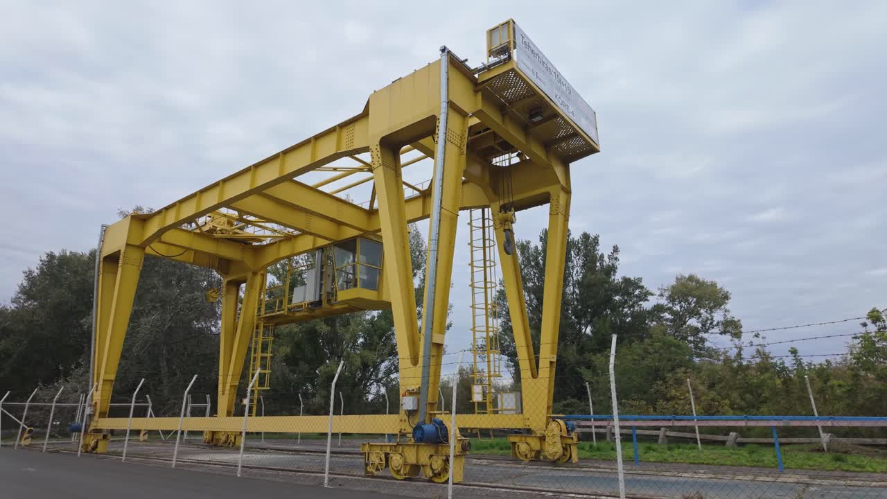 Side view of the large rail-mounted gantry crane over the Kisköre Dam at Lake Tisza in Hungary