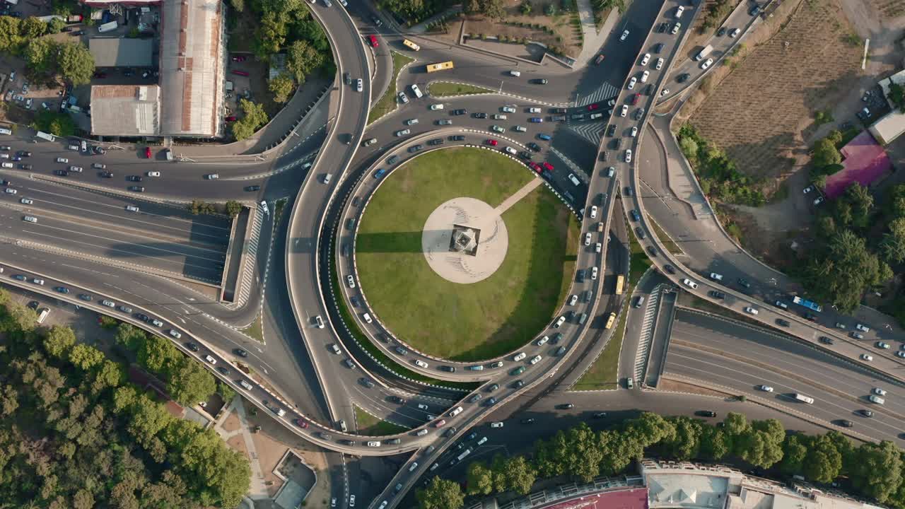 intercambio de automóviles con un avión no tripulado