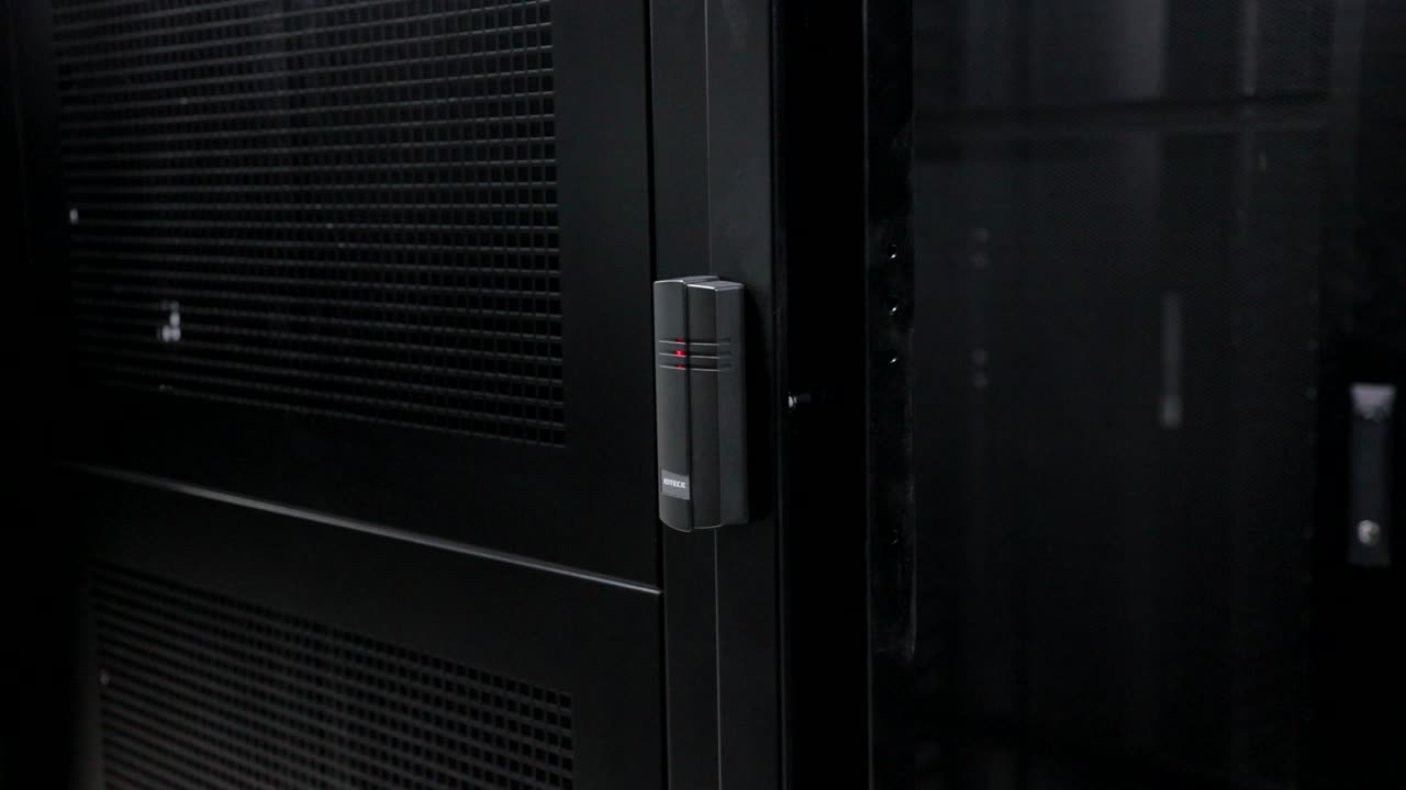 Datacenter cabinet door RF access open