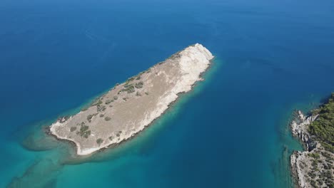 vista del paisaje de la isla por avión no tripulado