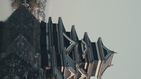 Vertical-De-La-Ciudad-Y-El-Castillo-De-Matsumoto-En-La-Prefectura-De-Nagano,-Japón