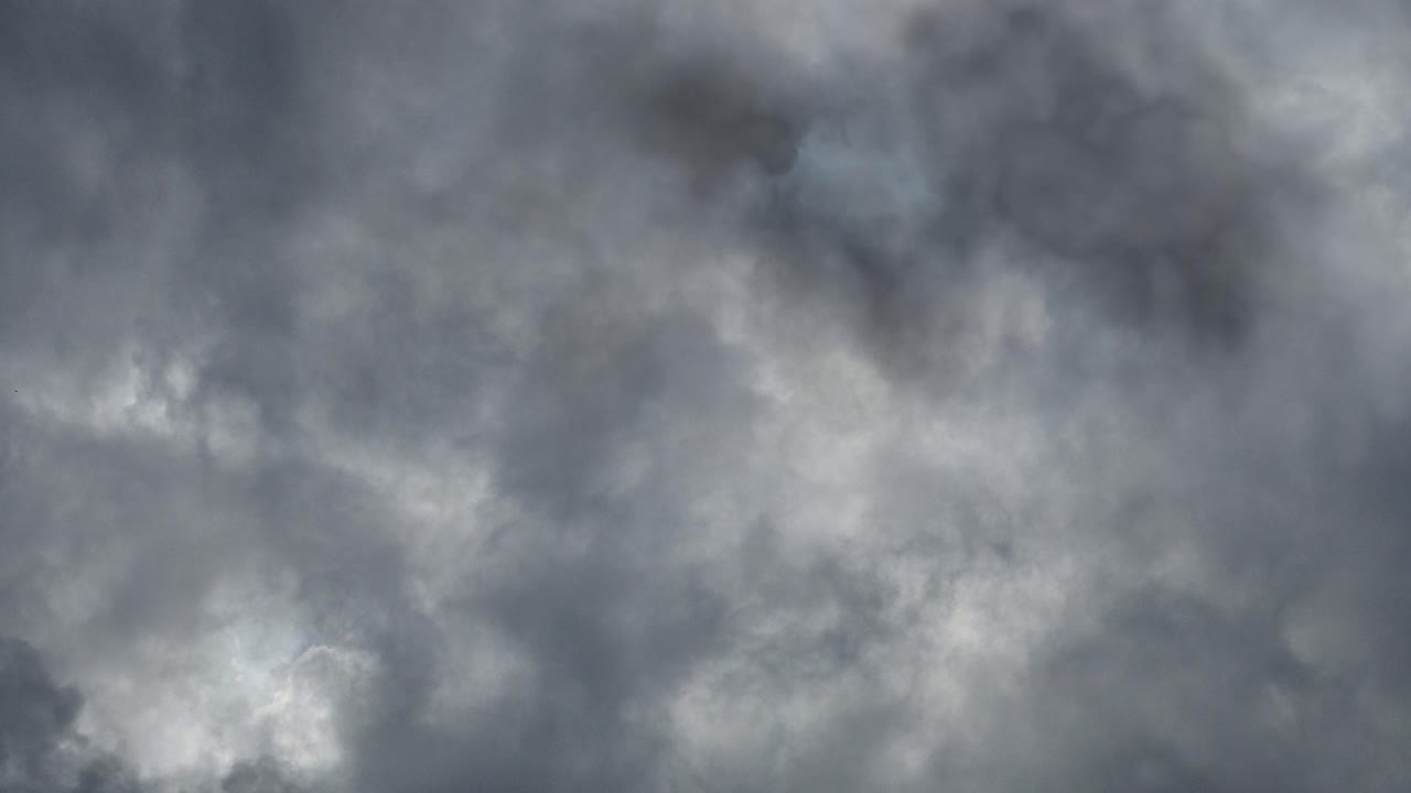 번개는 cumulonimbus 구름에 부힌다.