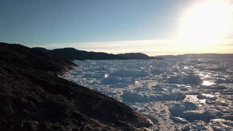 Vista-Aérea-Del-Impresionante-Fiordo-De-Hielo-Que-Rodea-Ilulissat,-Groenlandia