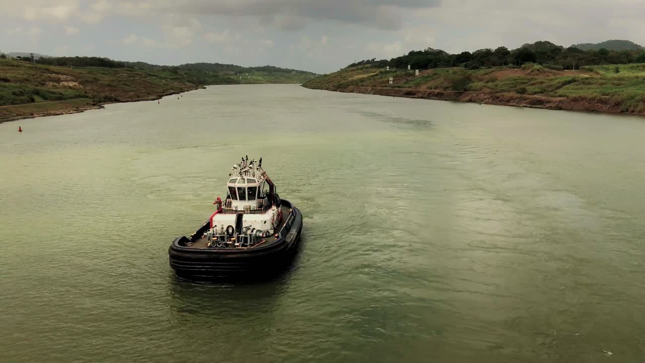 태평양과 대서양 사이의 파나마 운하 통과
