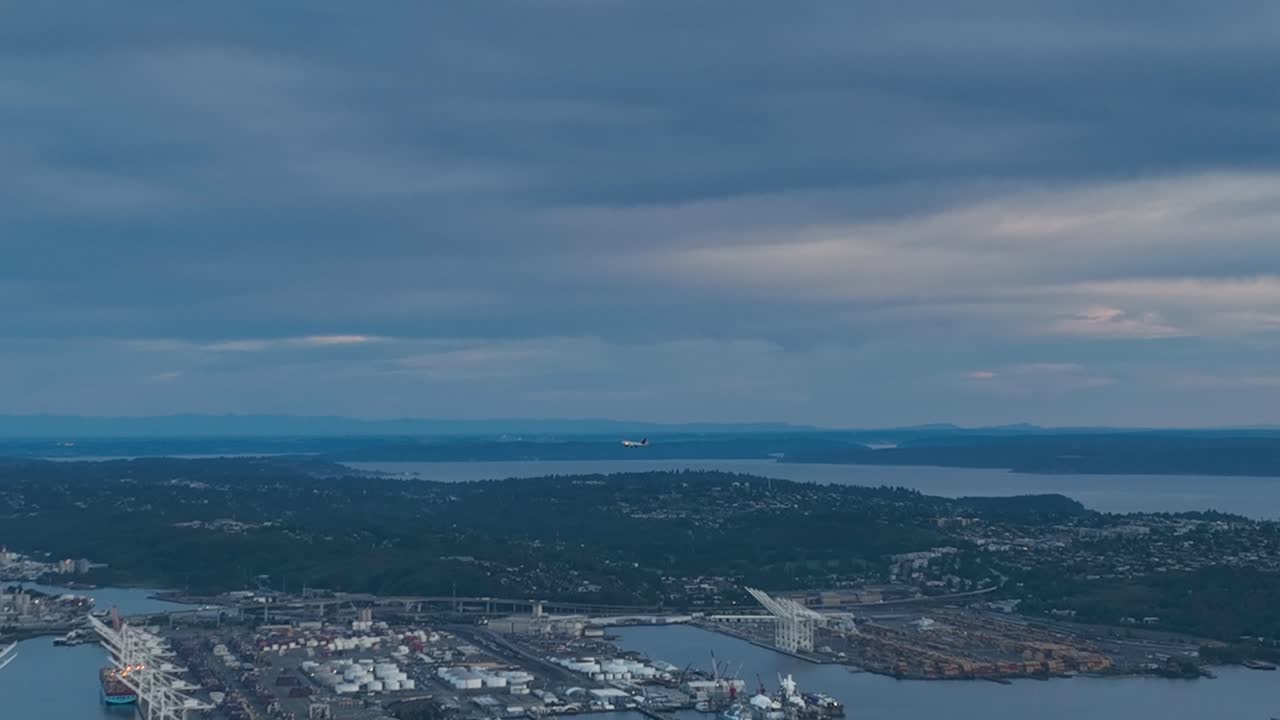 시타크에 착륙하는 비행기의  ⁇