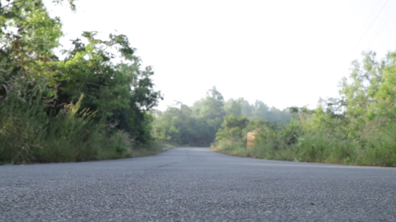 나라하리 파르바타 dk ka 인도를 향한 빈 도로