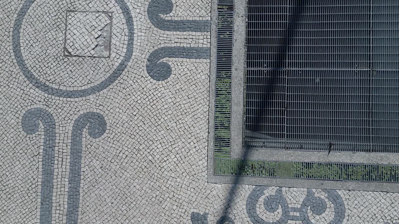 descubra el antiguo piso de mosaico de lisboa, una obra maestra de diseño colorido, artesanía y belleza atemporal