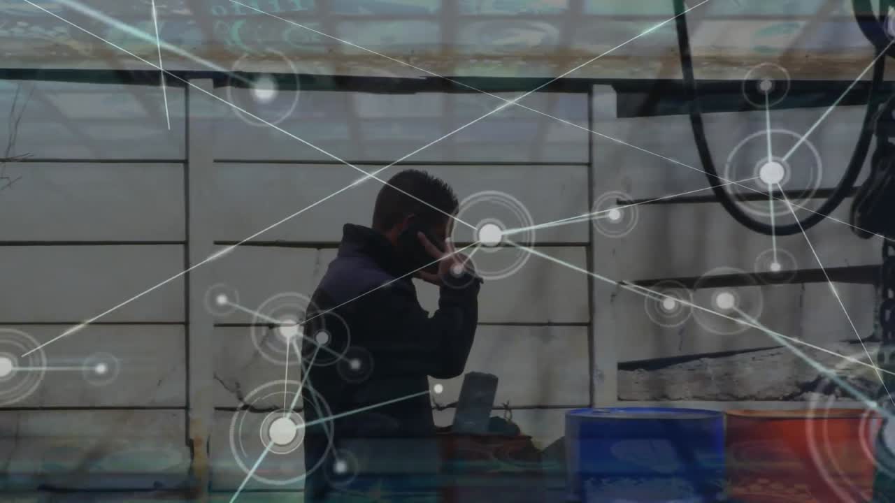 스마트 폰을 사용하여 사람 위의 아이콘과 연결 네트워크의 애니메이션