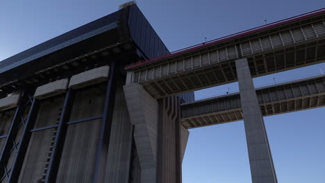 Strépy-Thieu-boat-lift,-side-view-with-the-water-overpass,-RIGHT-PAN