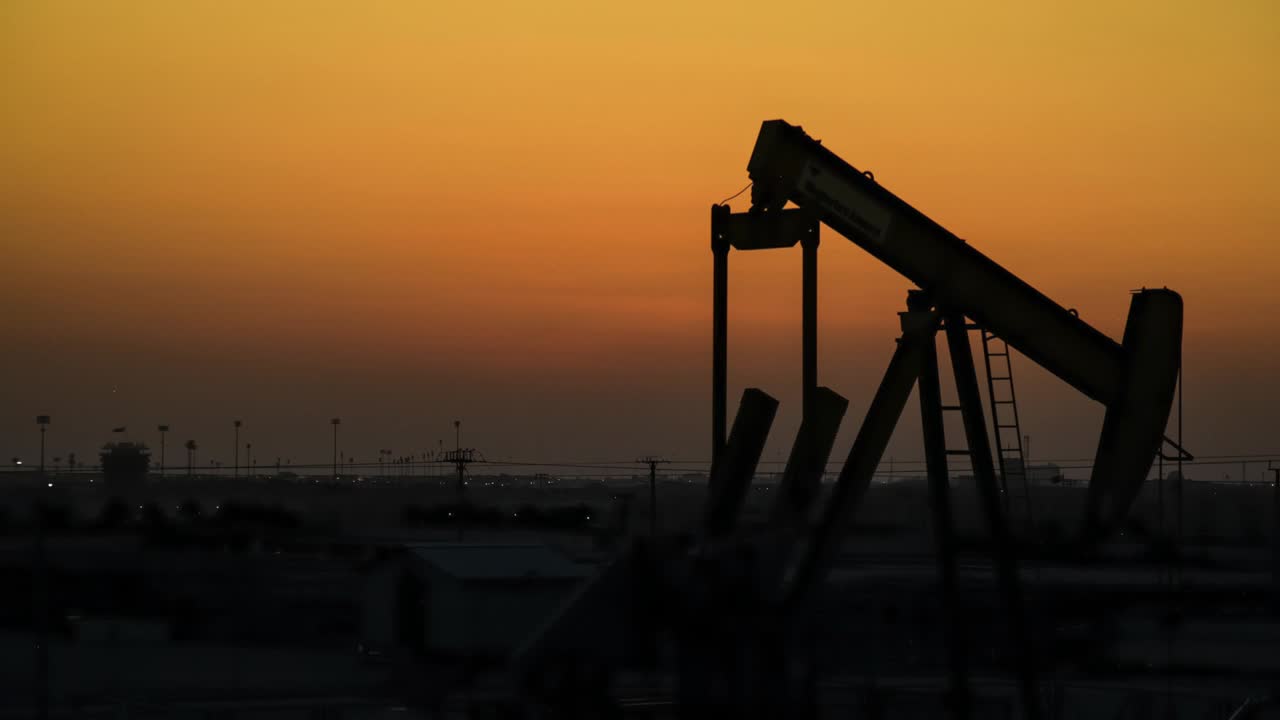 Oil Pump Time lapse at Sunset
