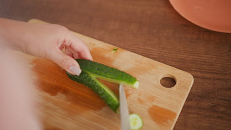 cortar el pepino