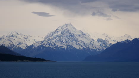 mt cook timelapse 4k over lake pukaki