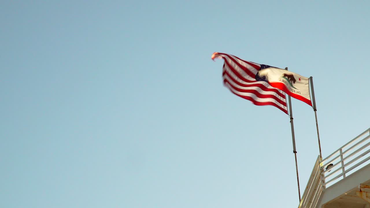 Bandiere americana e californiana