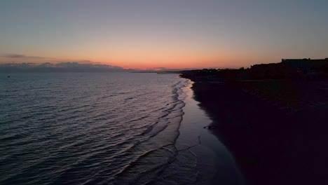 Ruhiger-Sonnenuntergangsstrand-Im-Ferienort-Side,-Mittelmeerküste,-Türkei