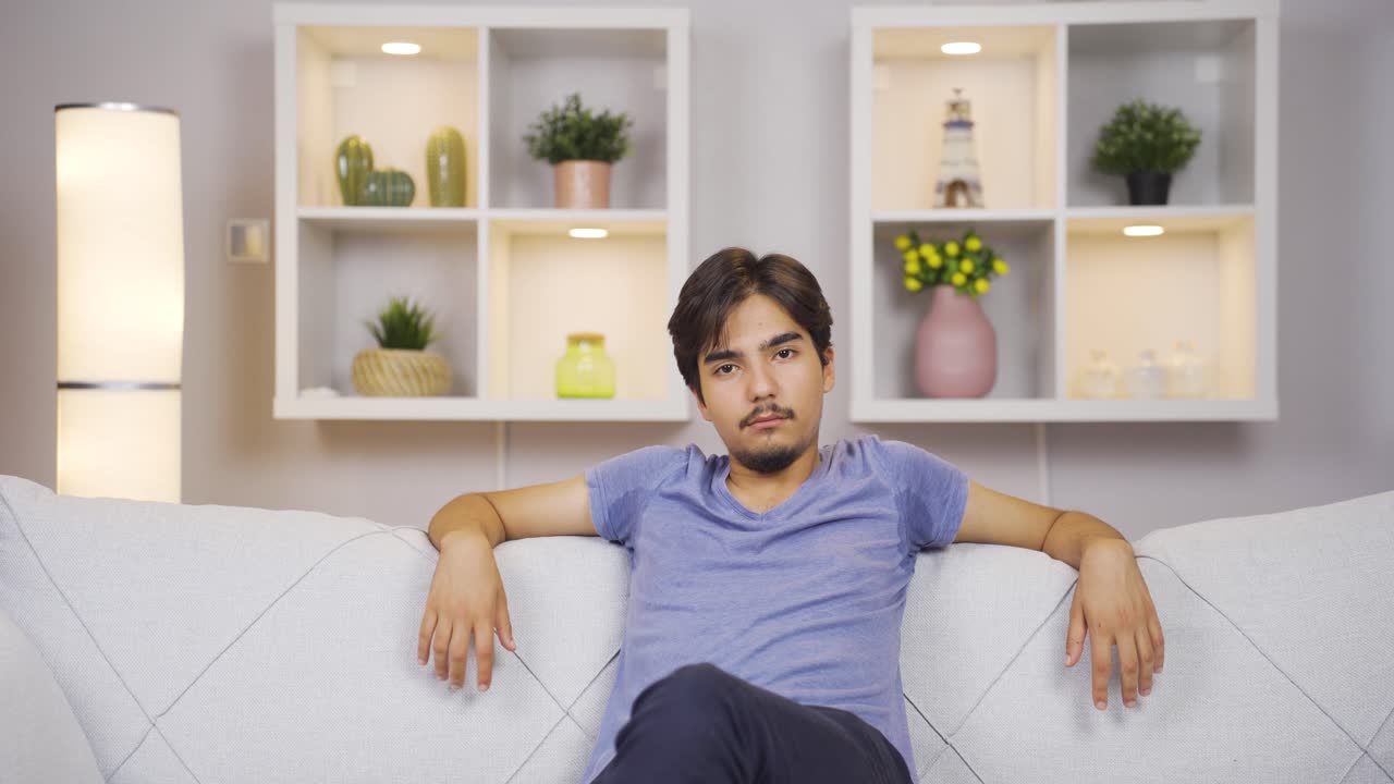 오만한 오만한 사람.