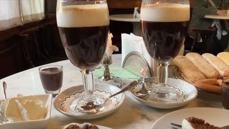 toda la comida recibida ordenando la histórica merenda en al bicerin en turin