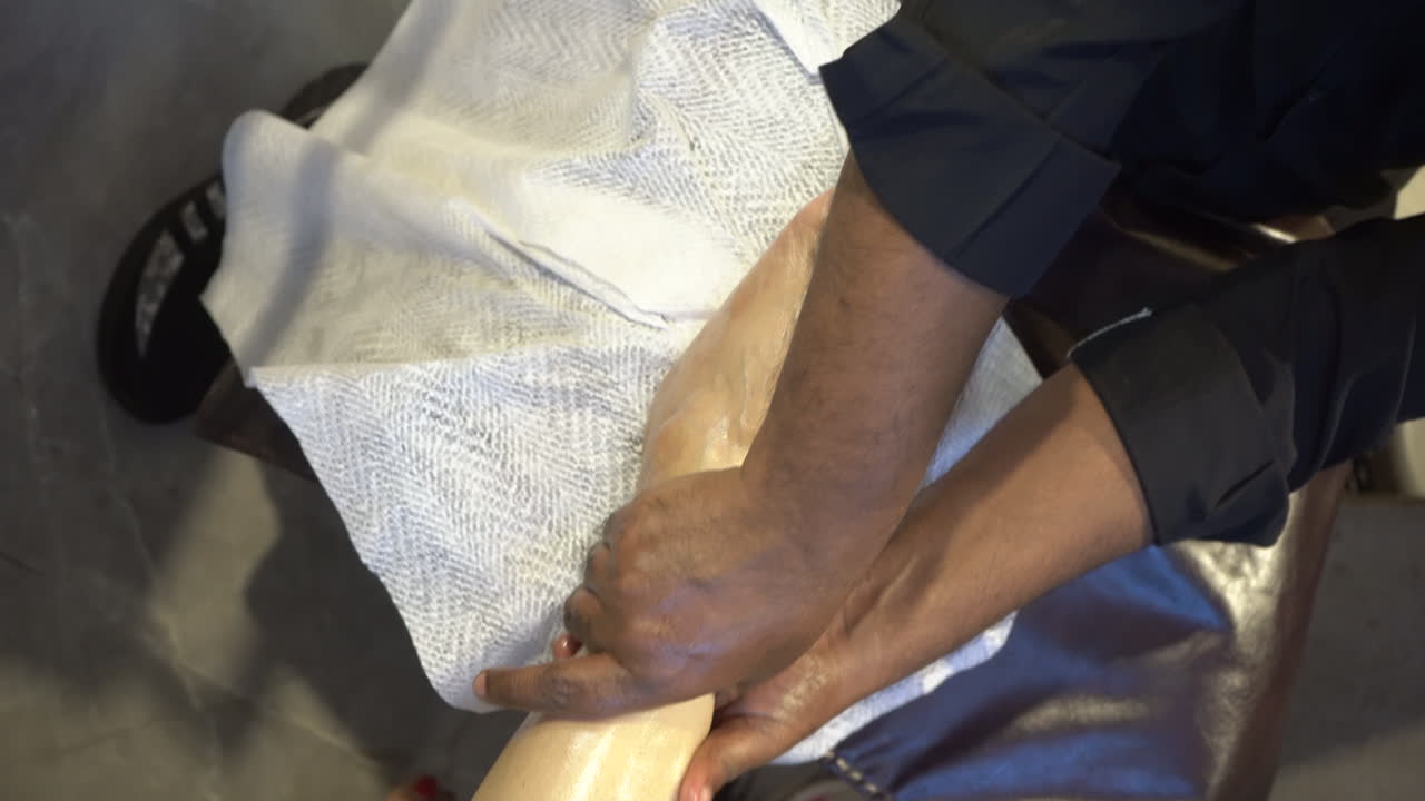 masaje de piernas spa primer plano