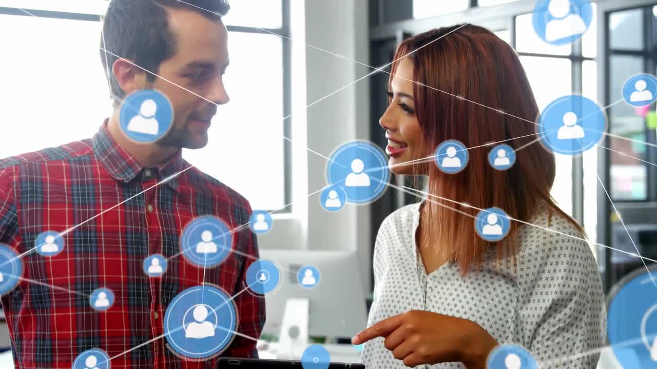 animación de la red de conexiones entre diversas personas de negocios en la oficina