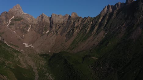 Dramatic-mountains-cliffs-in-the-morning-light-in-the-Alpes