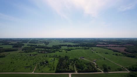 Amplia-Vista-Aérea-Bajo-La-Pradera-Americana-Pastizales-Kansas,-Ee.uu.