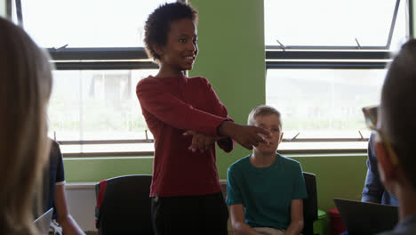 Girl-standing-and-talking-in-the-class