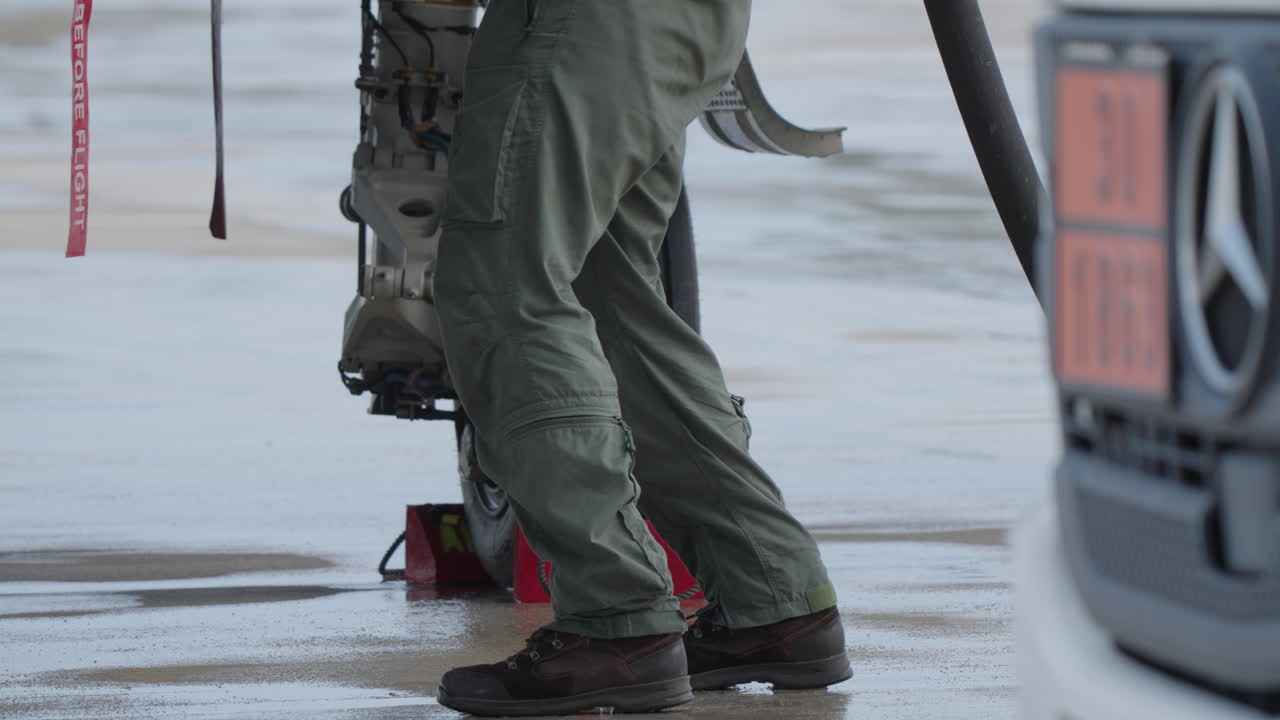Aircraft Landing Gear and Fueling Details