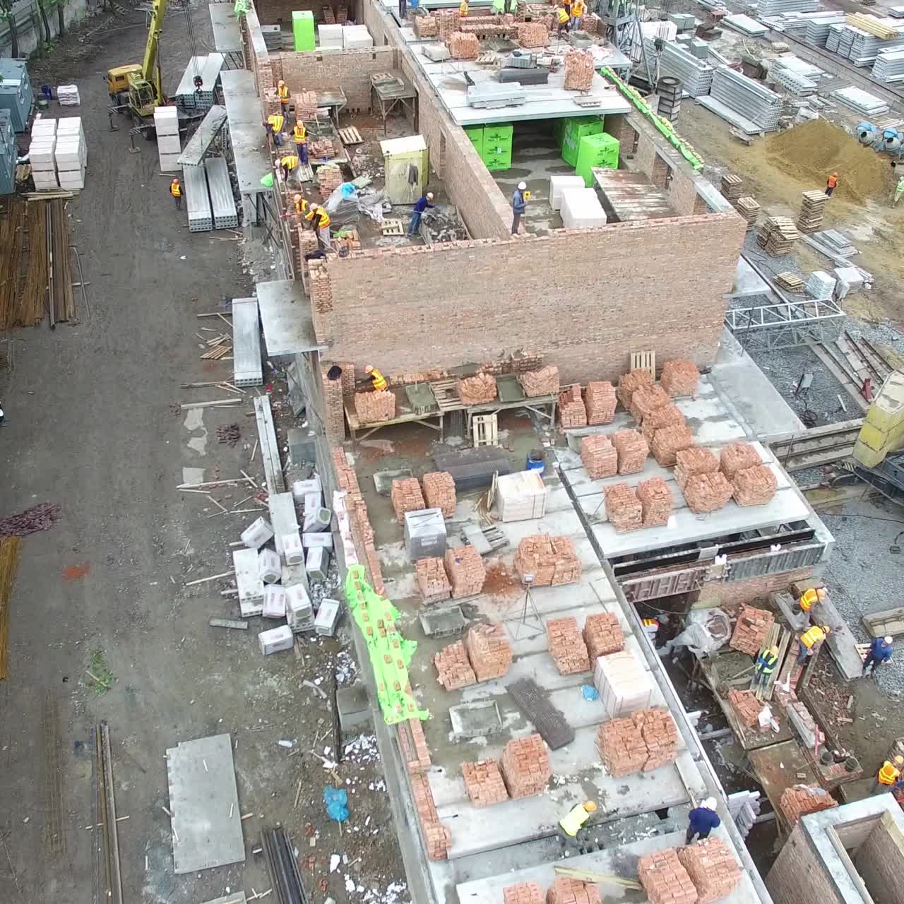 construcción de un edificio de apartamentos de ladrillo