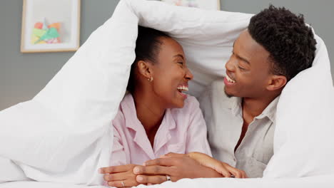 Happy-black-couple,-kiss-and-love-in-the-bedroom