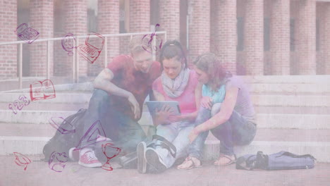 múltiples iconos de concepto escolar contra estudiantes universitarios que usan tabletas digitales