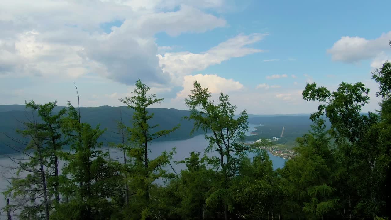 강 과 산 의 풍경적 인 공중 풍경