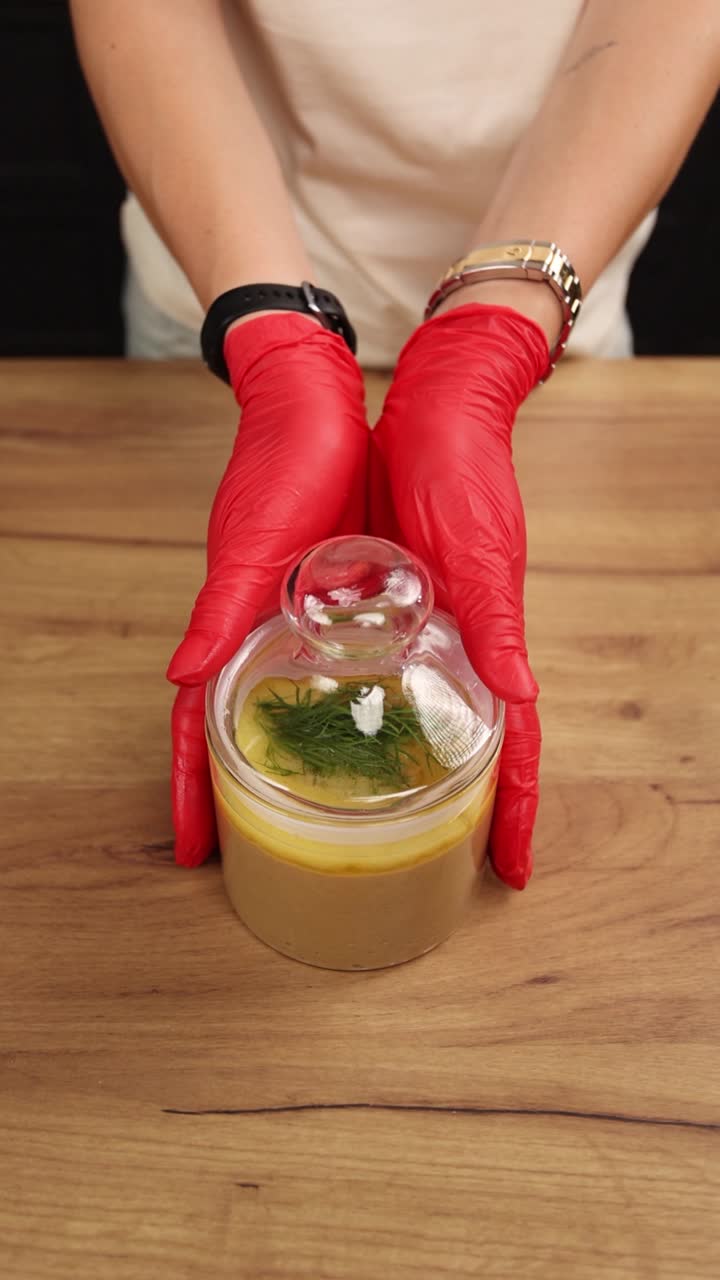 유리 항아리 에서 집 에서 만든 향신료 를 준비 하는 것