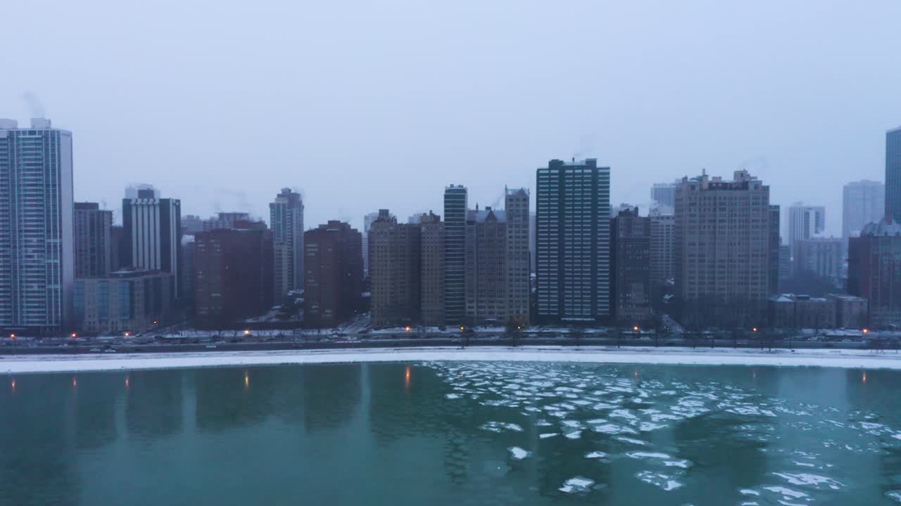 2019년 극 소용돌이, 일리노이주 시카고 동안 얼어붙은 미시간 호수의 공중 영상